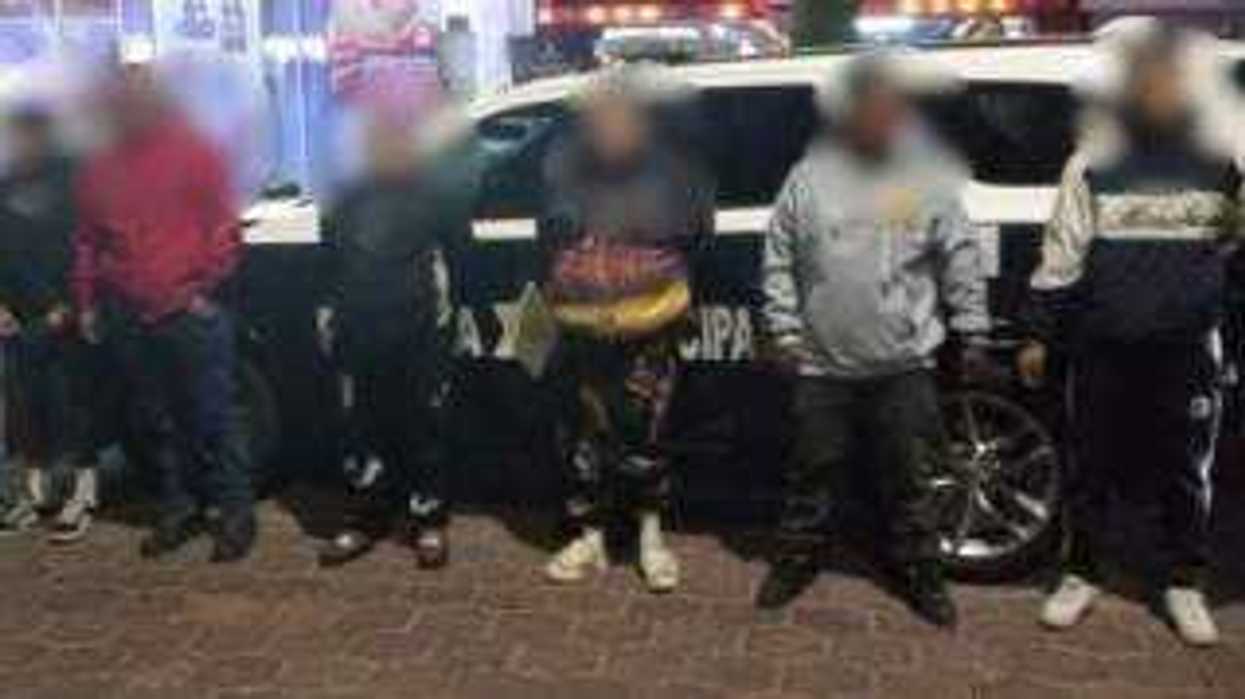Elementos de la SSPMQ detuvieron a cinco personas relacionadas con robo a vehículo en Querétaro.