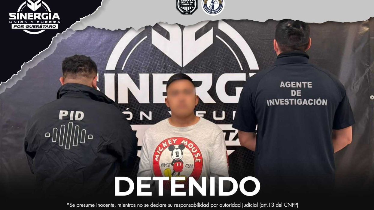 Elementos de la Unidad de Homicidios detienen a hombre por orden de aprehensión en Querétaro.