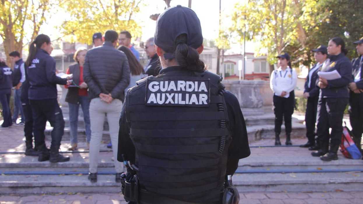 Elementos de Policía Municipal patrullan parque en Querétaro