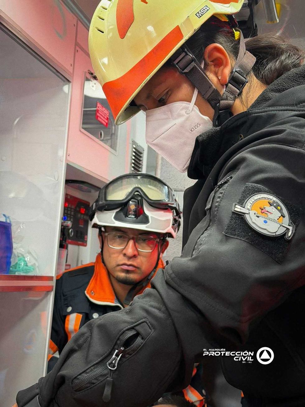 Elementos de Protecci\u00f3n Civil de El Marqu\u00e9s realizan rescate de persona en cisterna sobre la autopista federal 57