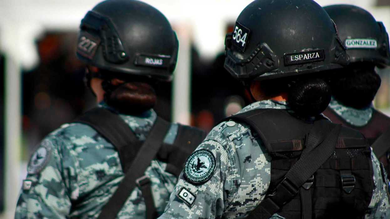 Elementos de seguridad de Jalisco participan en labores de vigilancia ante los narcobloqueos registrados en Michoacán.