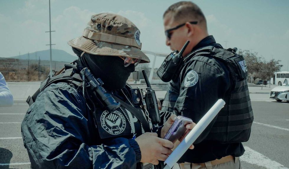 Elementos de seguridad durante cateos por asalto mortal en zona oriente de San Juan del R\u00edo, Quer\u00e9taro