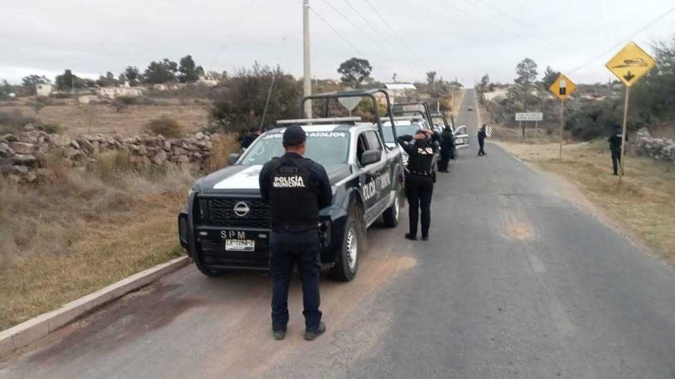 Elementos de seguridad durante operativo de vigilancia en zonas lim\u00edtrofes de San Juan del R\u00edo, Quer\u00e9taro