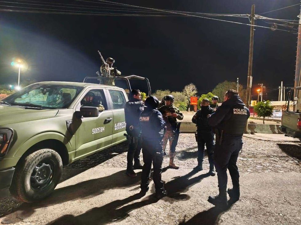 Elementos de seguridad durante operativo de vigilancia en zonas lim\u00edtrofes de San Juan del R\u00edo, Quer\u00e9taro