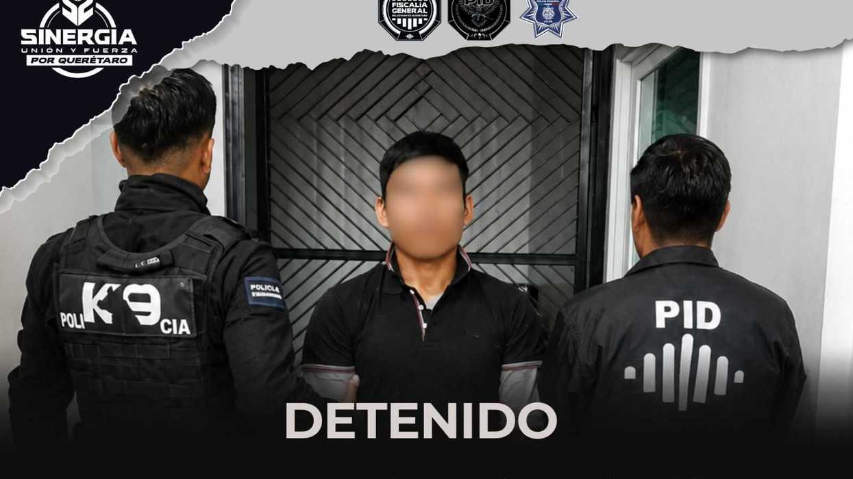 Elementos de seguridad municipal de Colón resguardan al imputado entregado al personal investigador de la Fiscalía.