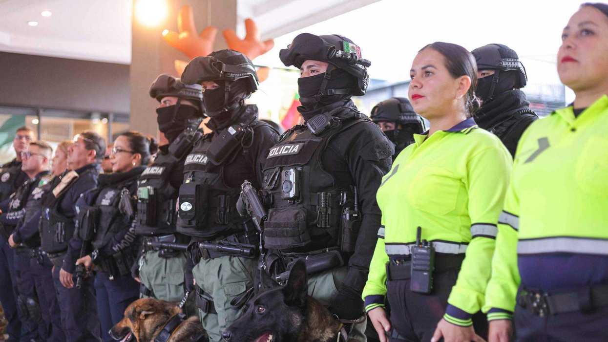 Elementos de seguridad municipal durante el arranque del operativo Buen Fin 2025 en Corregidora.