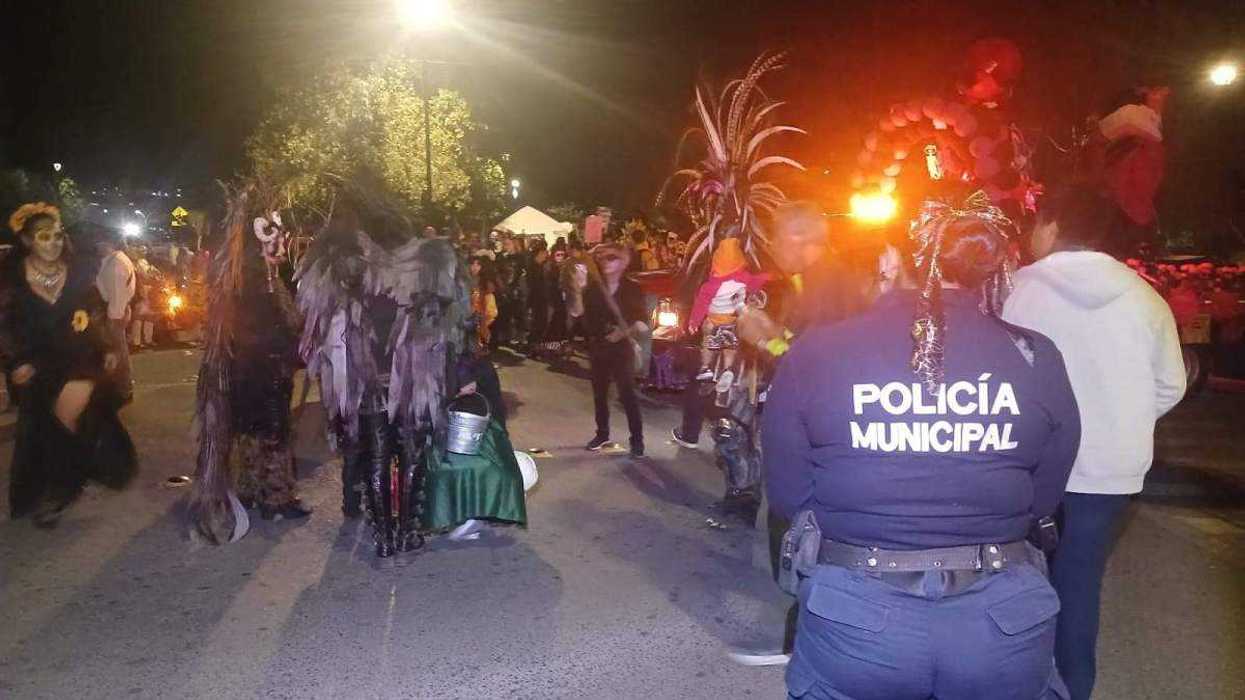 Elementos de Tránsito Municipal resguardaron el Desfile de Día de Muertos en San Juan del Río. Foto: Secretaría de Seguridad Pública Municipal, San Juan del Río.