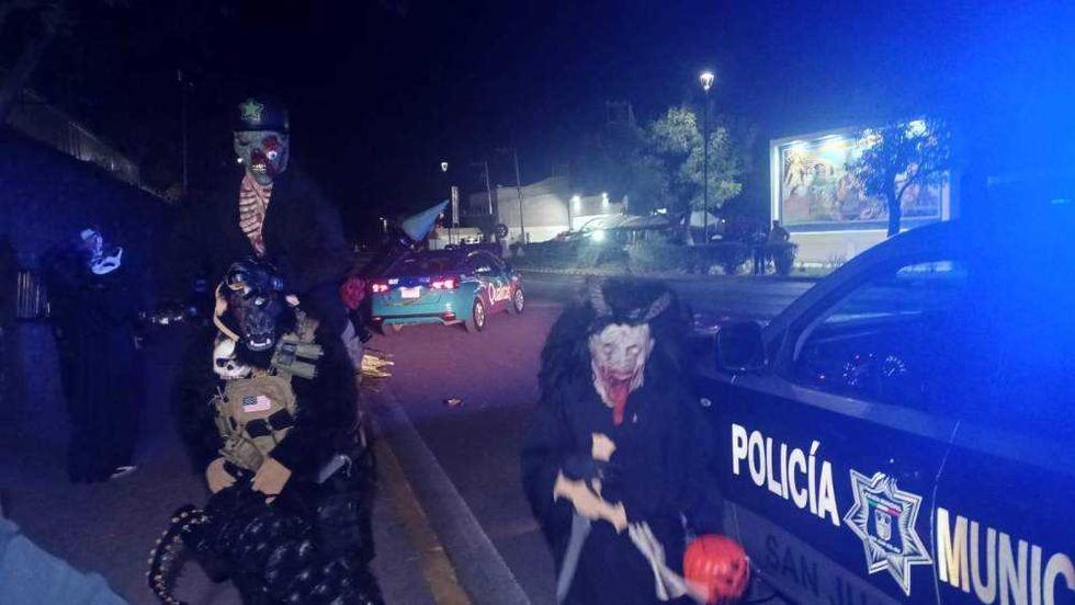 Elementos de Tránsito Municipal resguardaron el Desfile de Día de Muertos en San Juan del Río. Foto: Secretaría de Seguridad Pública Municipal, San Juan del Río.
