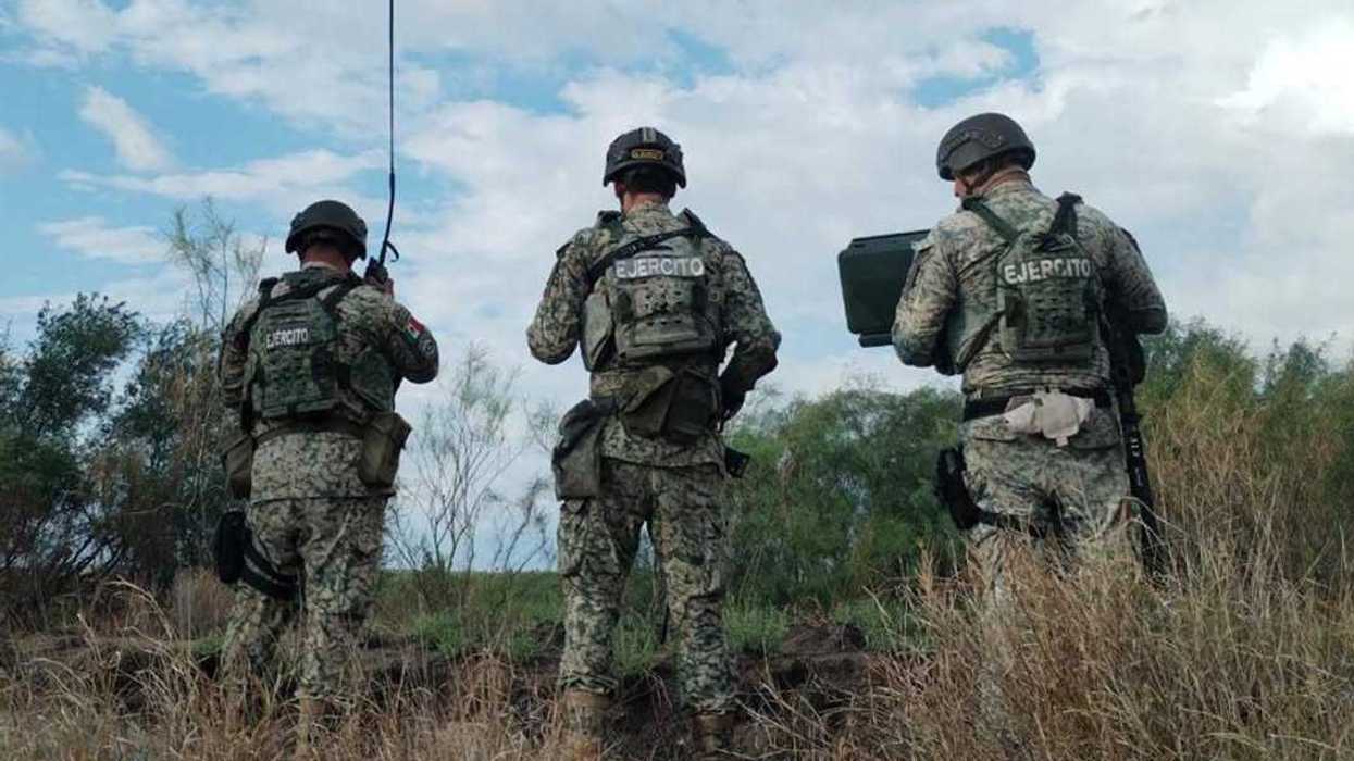 Elementos del Ejército Mexicano en recorrido de campo; el balance federal suma 70 mil 500 detenidos en dos años