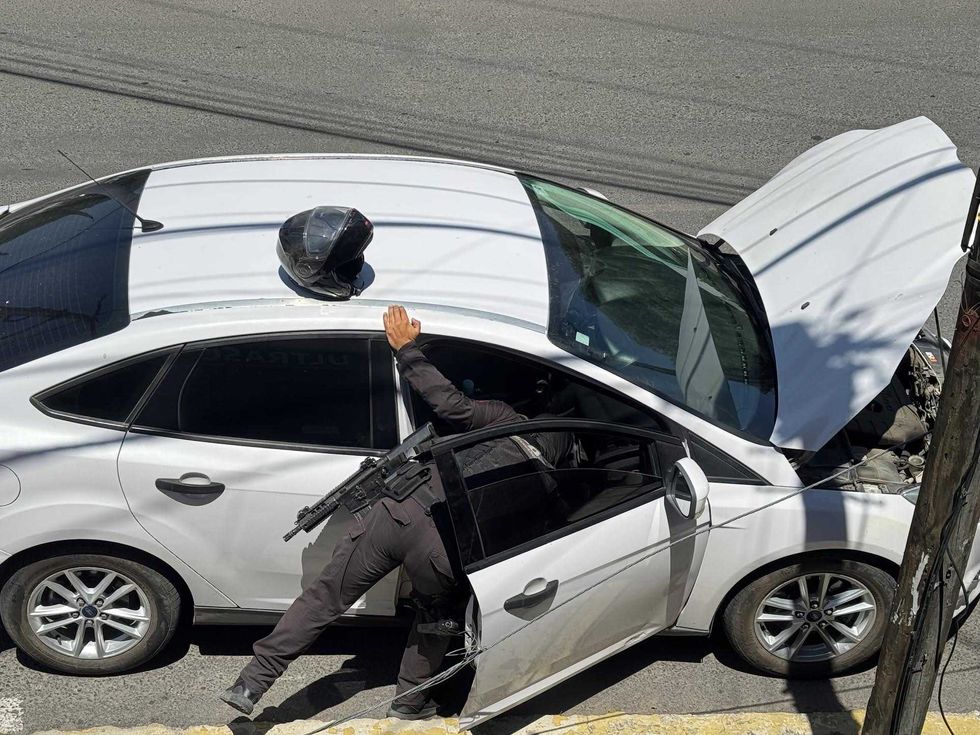 Elementos del \u00e1rea motorizada de la SSPM San Juan del R\u00edo durante recorrido de prevenci\u00f3n del delito en calles del municipio