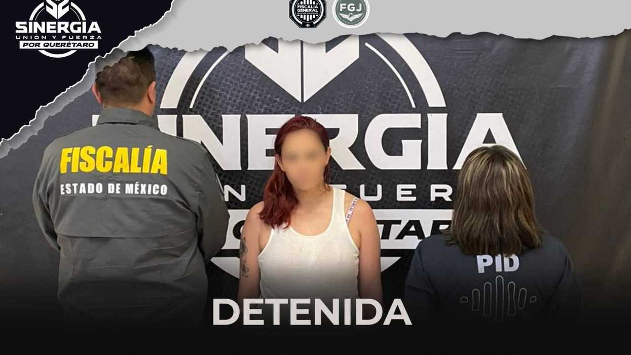 Elementos ministeriales de la Fiscalía General del Estado de Querétaro durante una diligencia de entrega de persona requerida.