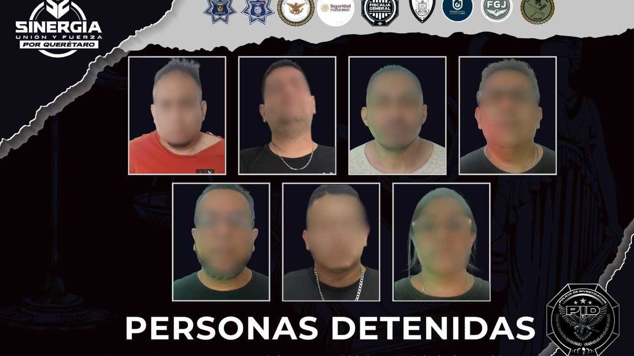 Elementos policiales y ministeriales durante el operativo de Sinergia que liberó a la víctima en Querétaro.