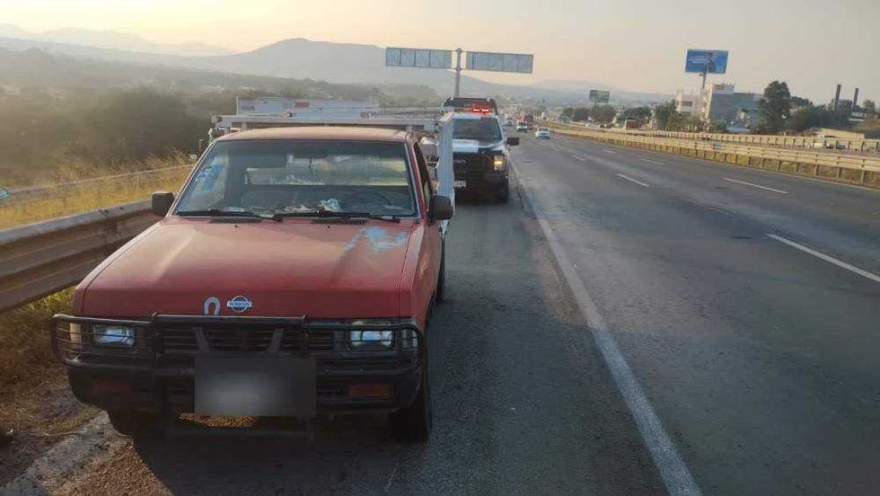 Elementos SSPM San Juan del Río recuperan camioneta Nissan robada tras operativo coordinado carretera 57 Querétaro.