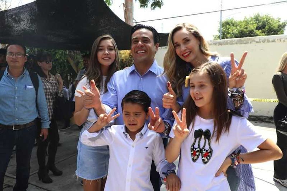 emite luis nava su voto en queretaro 3