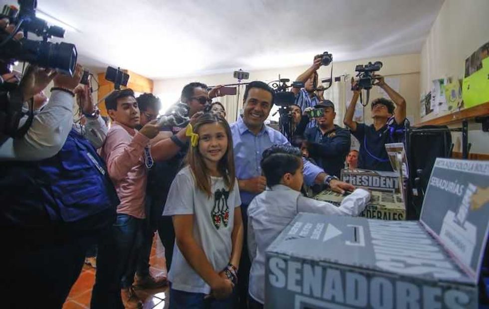 emite luis nava su voto en queretaro