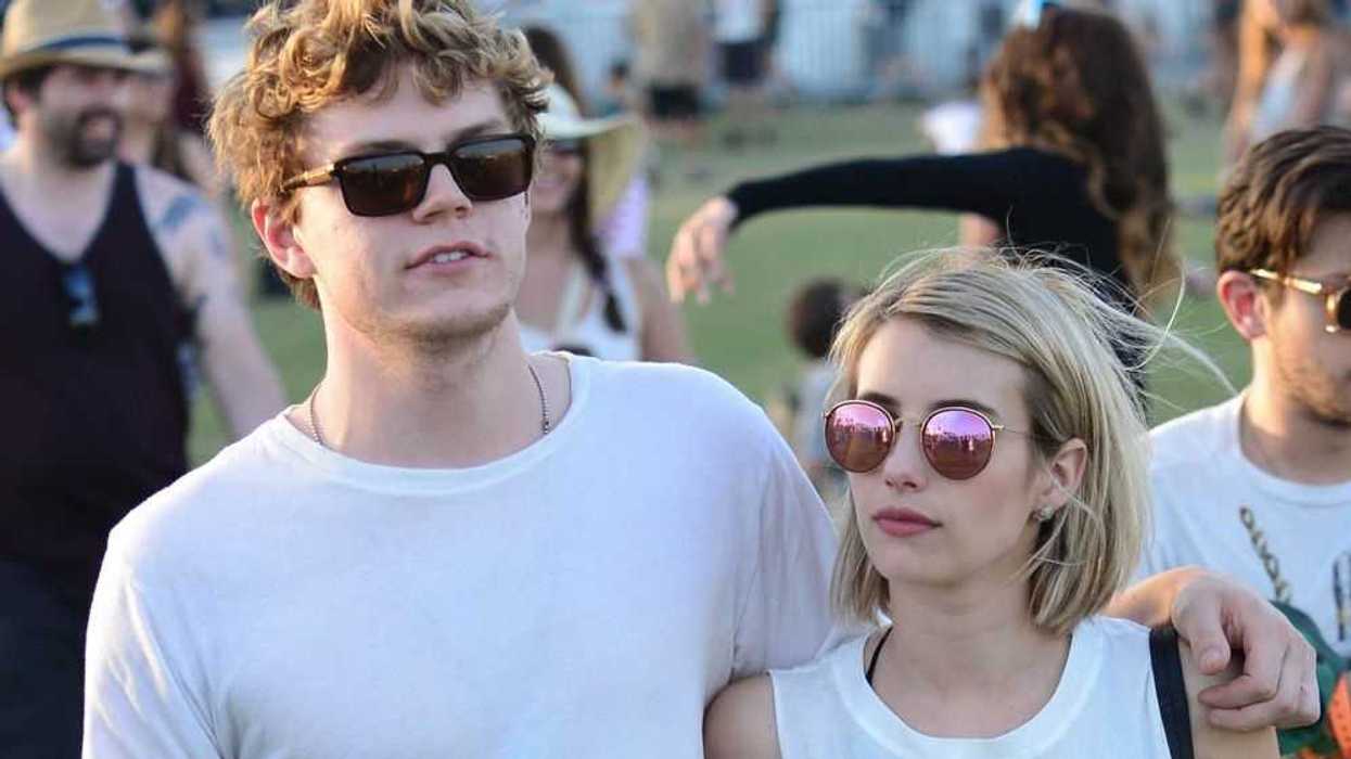 Emma Roberts dio la bienvenida al 2016 junto a Evan Peters.