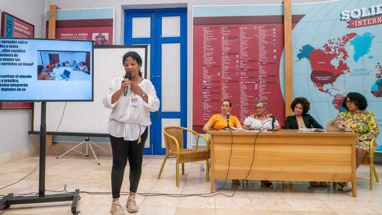 Emprendedoras cubanas durante un taller de la Red Cubana de Mujeres Emprendedoras en La Habana
