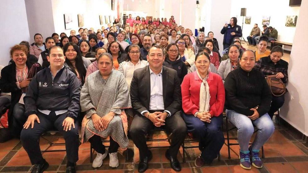 Emprendedoras sanjuanenses reciben capacitaci\u00f3n sobre programas estatales. La meta es fortalecer 120 proyectos productivos en San Juan del R\u00edo.