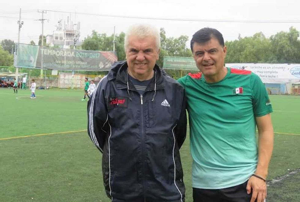 empresario recurre al futbol para la formacion integral de ninos