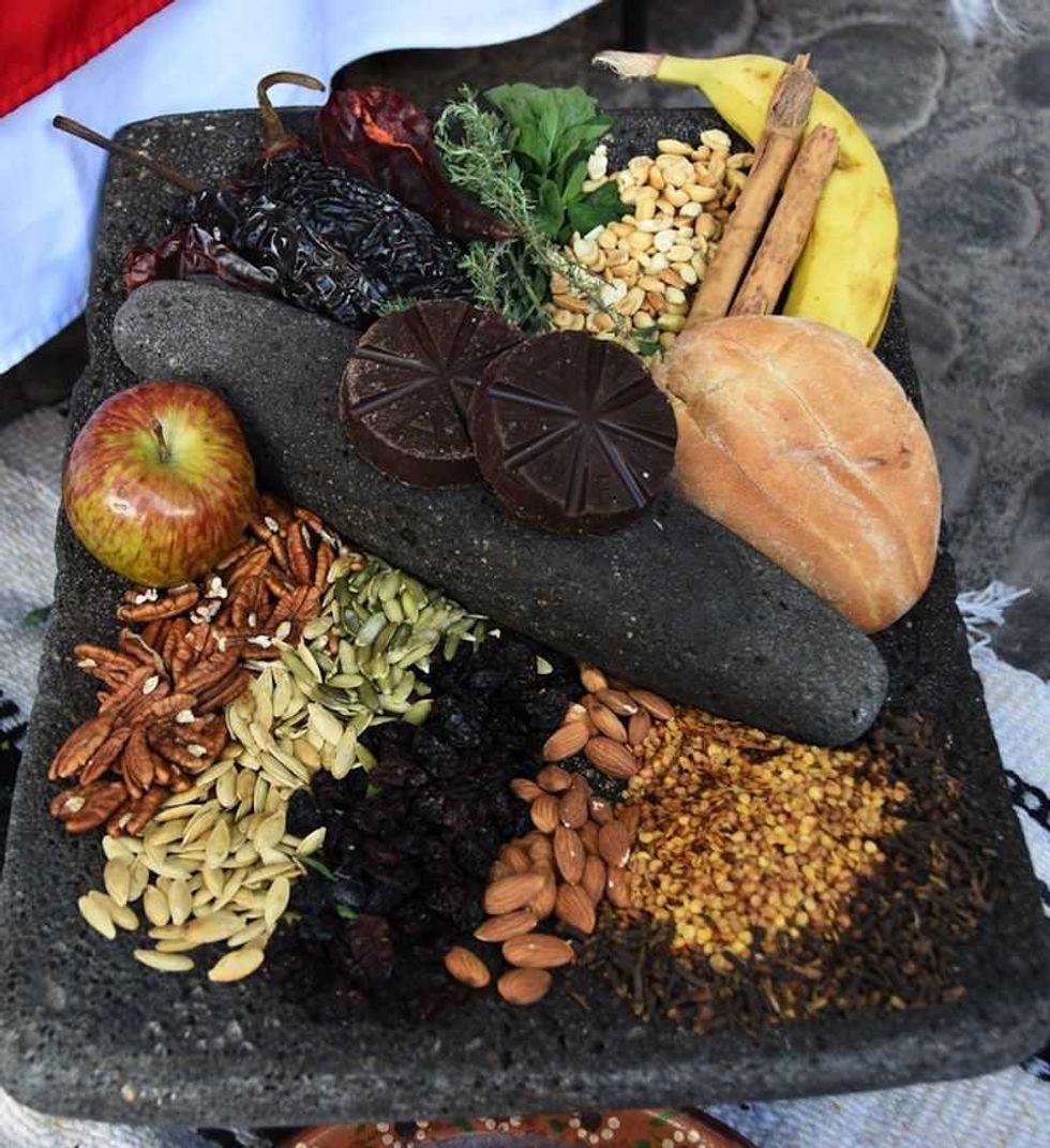 en abril feria del mole la nieve y la enchilada en el marques 67