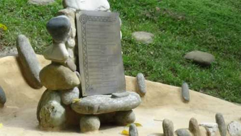 En el Museo de Arte Ecológico del mundo, "El Jardín de las Piedras Marinas Soñadoras", destaca la zona montañosa que bordea el norte de la capital de Venezuela.