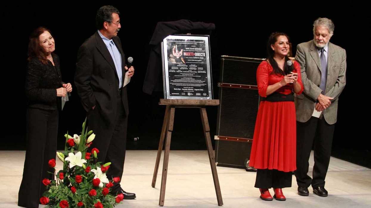 En el Teatro Helénico la actriz mexicana Zaide Silvia Gutiérrez, celebró 40 años de carrera artística con una nueva temporada del "Muerte en Directo". NOTIMEX