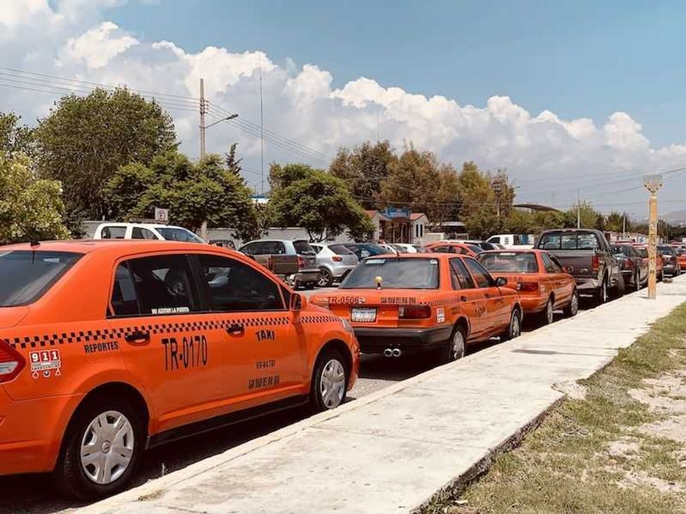 en proceso de refrendo de tarjeton casi 2 mil vehiculos de transporte iqt