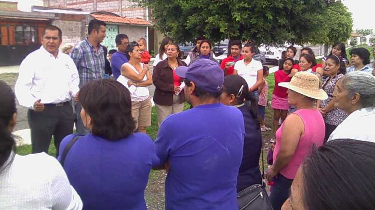 Encuentro del dirigente del PRI con habitantes de la Colonia “El Dorado.