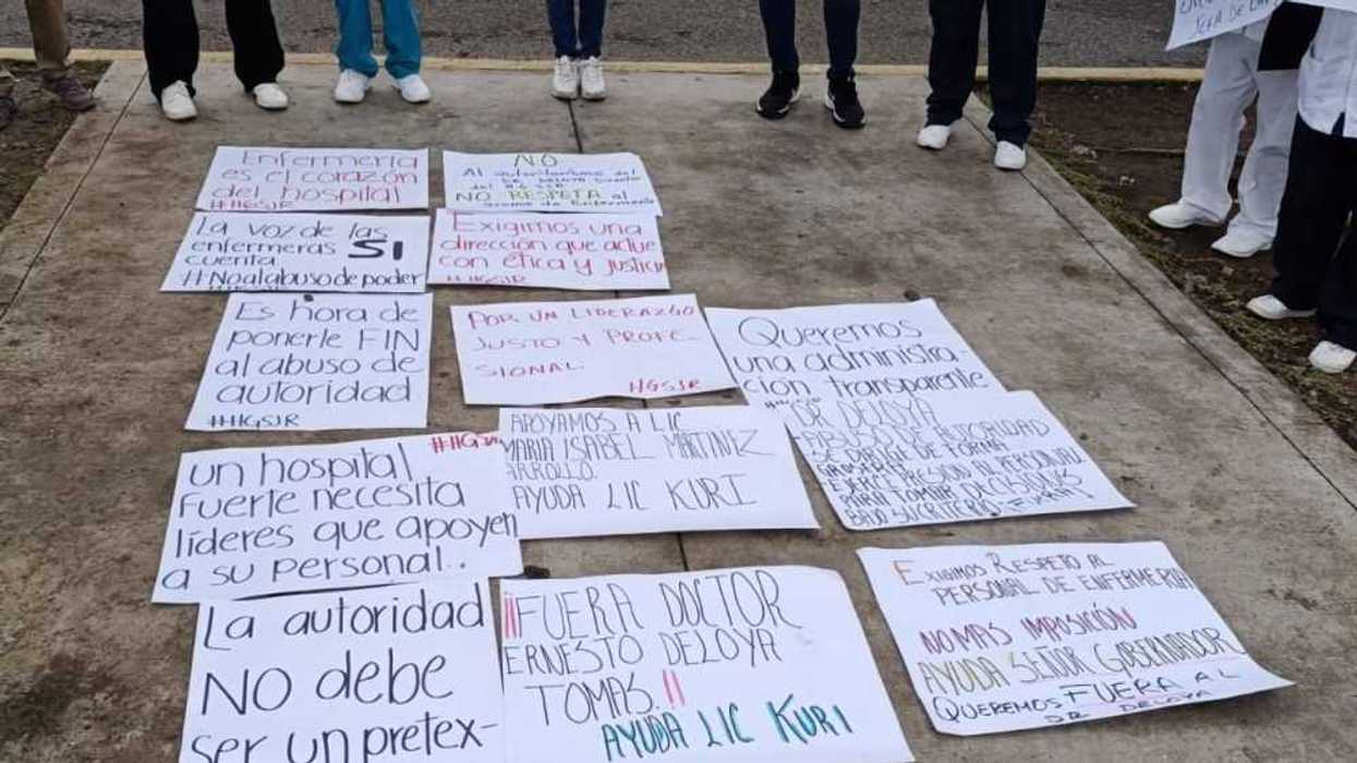 Enfermeras del Hospital General de San Juan del Río protestan por despidos injustificados.