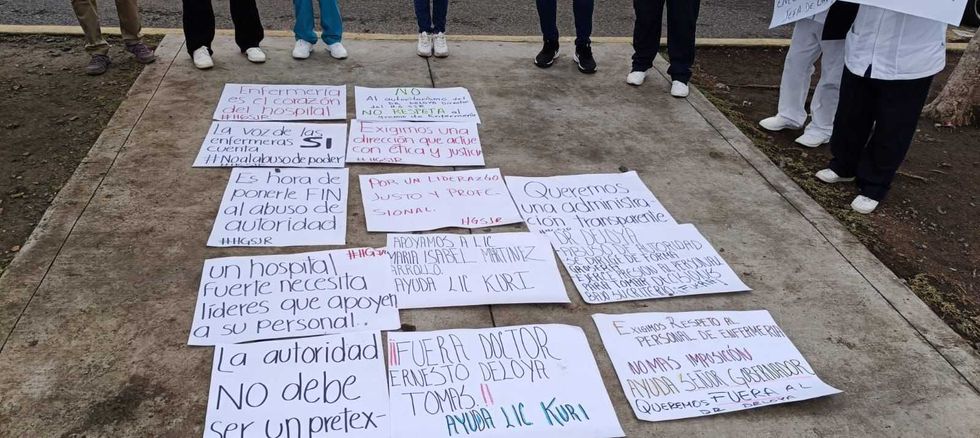 Enfermeras del Hospital General de San Juan del Río protestan por despidos injustificados.