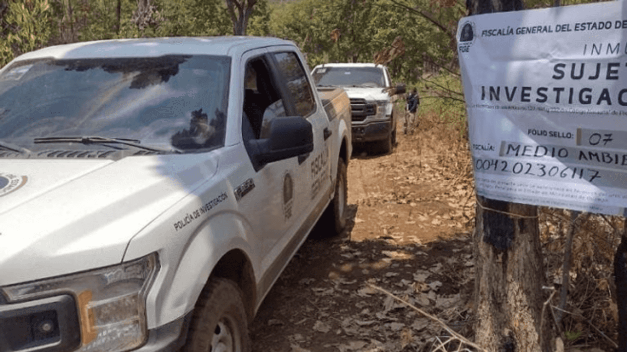 Enfrentamiento armado y bloqueo carretero, dejan dos muertos en Michoacán.