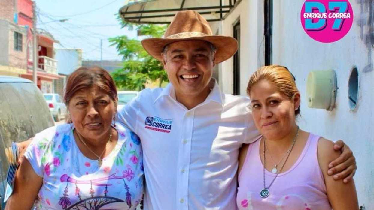 Enrique Correa presenta propuestas en la UAQ.