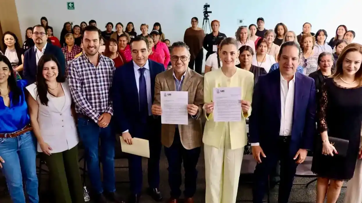 Enrique Correa y Andrea Domínguez Castro muestran la iniciativa de ley de endometriosis ante legisladores de Querétaro