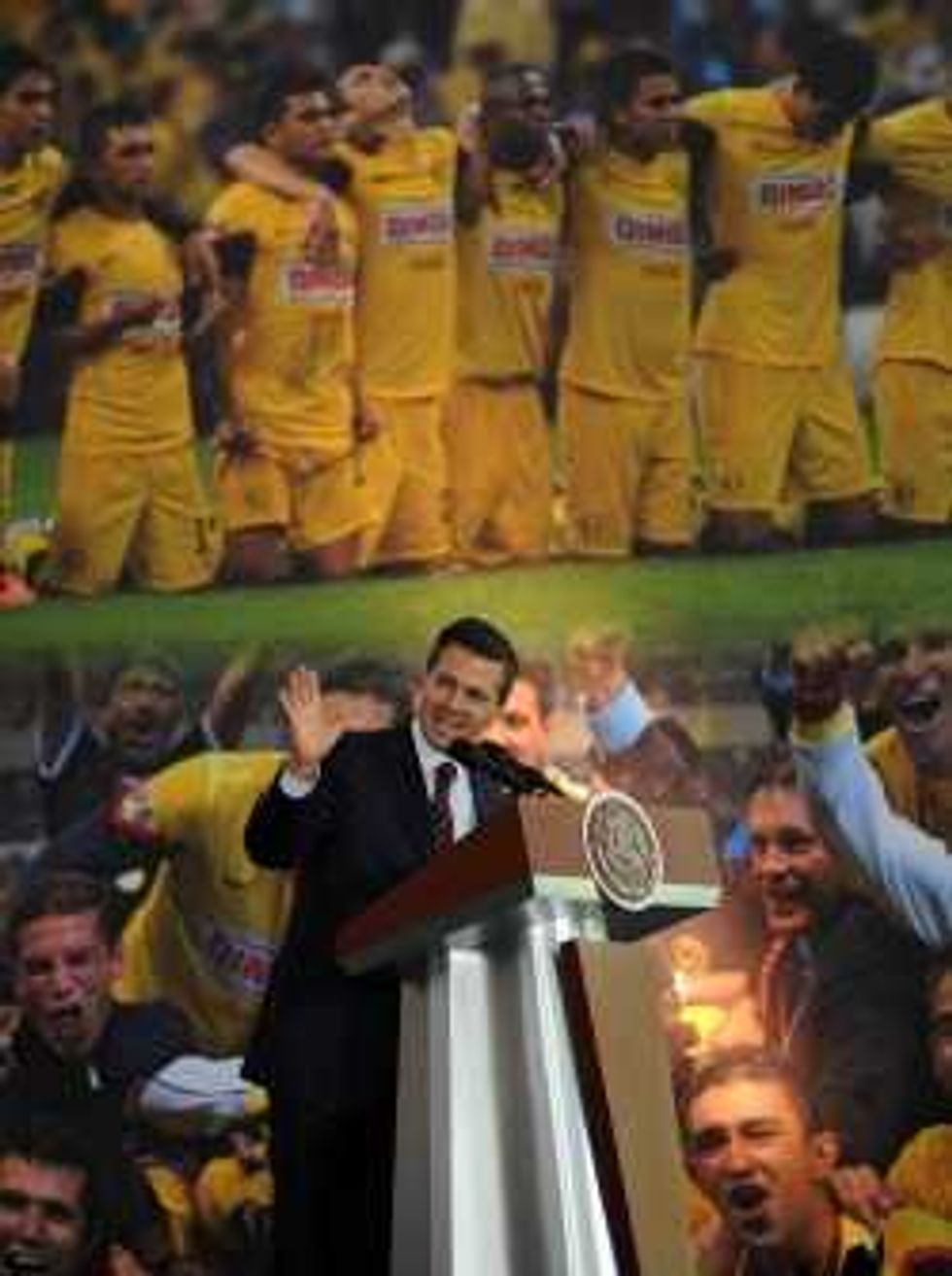 ENRIQUE PEÑA NIETO RECIBIÓ AL CLUB AMÉRICA