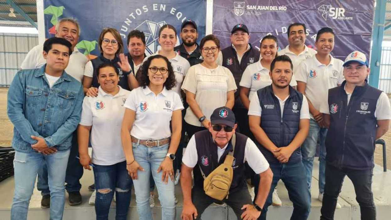 Entrega alcalde de San Juan del Río 72 toneladas de cemento a 40 comunidades.