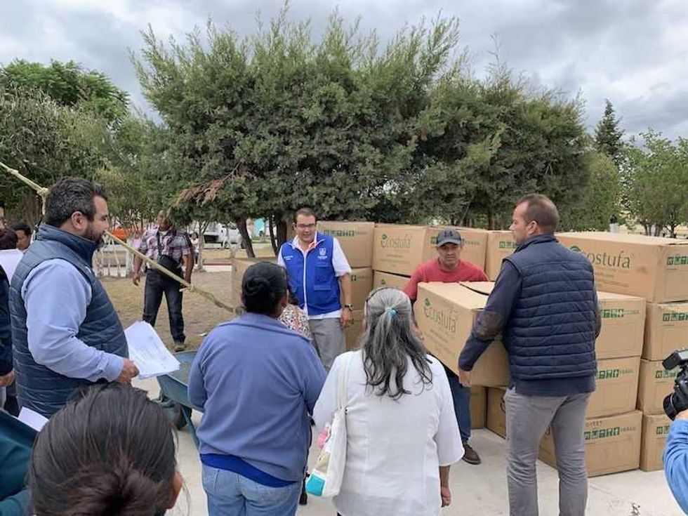 entrega alcalde memo vega apoyos sociales en rancho banthi 1