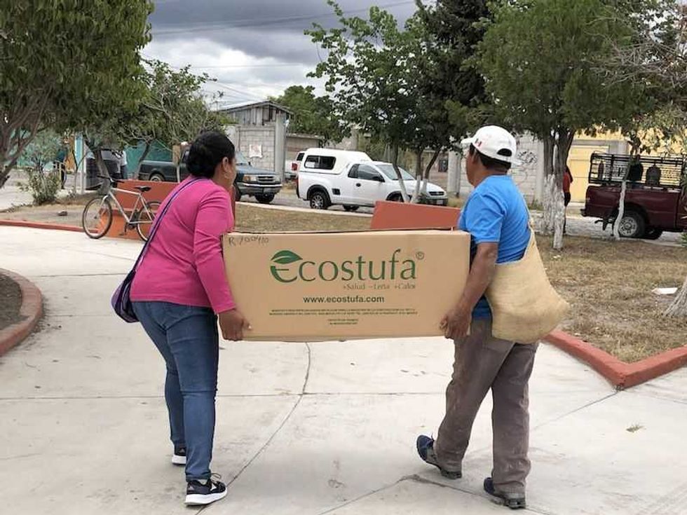 entrega alcalde memo vega apoyos sociales en rancho banthi 22