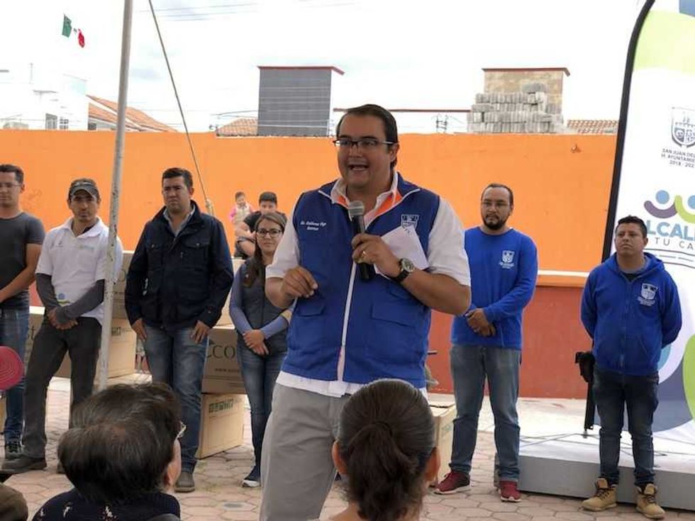 entrega alcalde memo vega apoyos sociales en rancho banthi 55