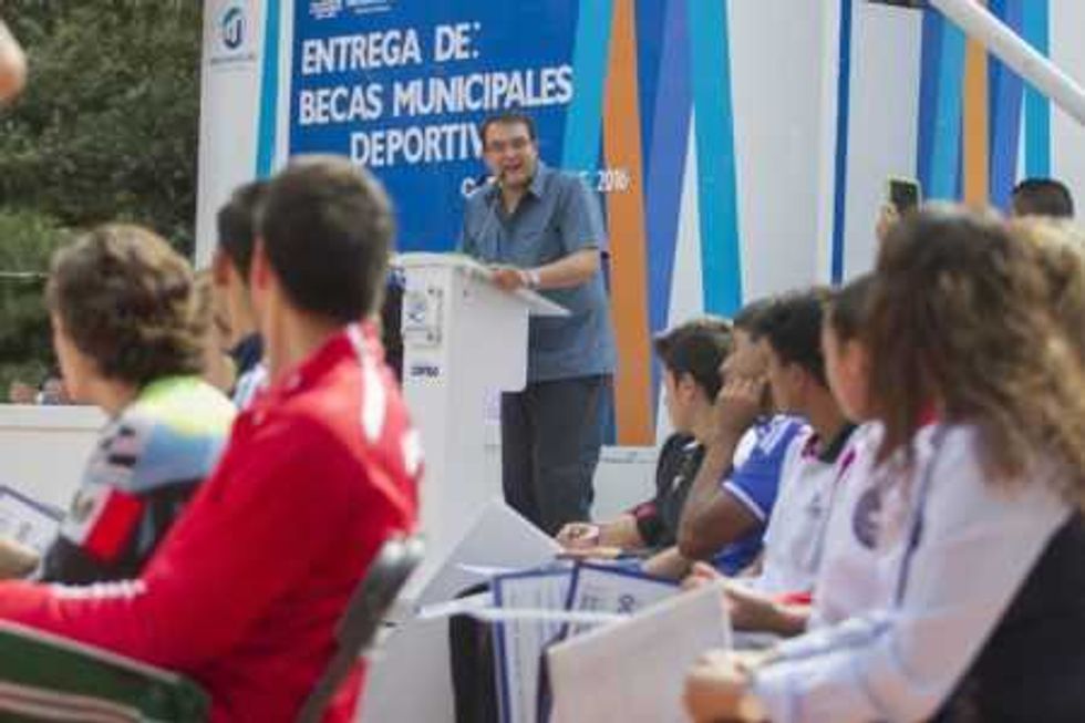 entrega-becas-deportivas-parque-guzman-4