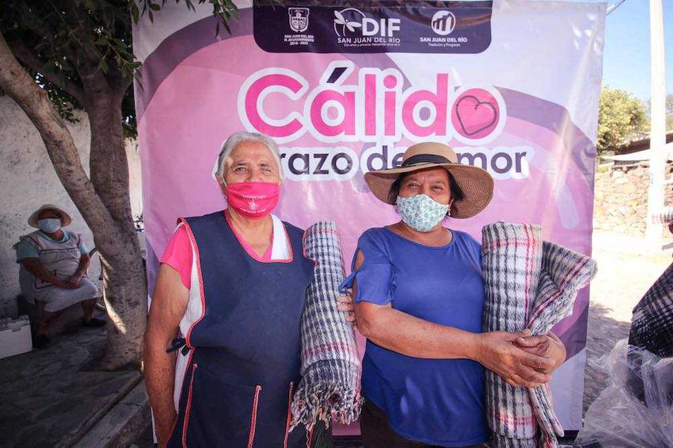 entrega cobijas dif municipal 2
