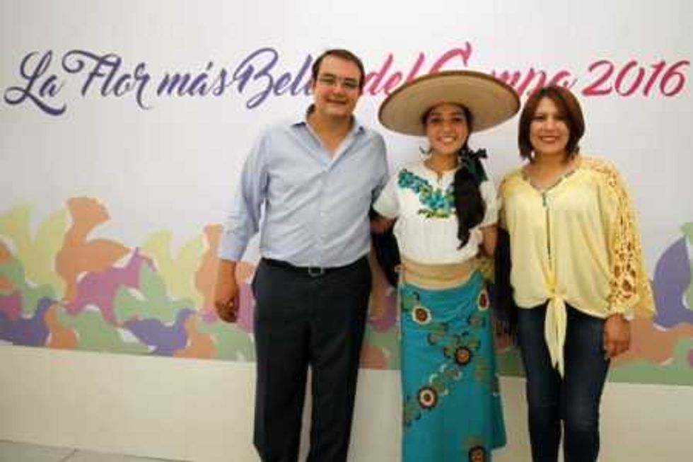 entrega-computadoras-flor-mas-bella-del-campo-01