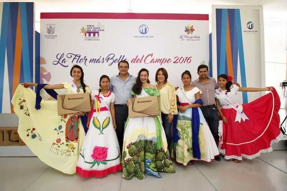 entrega-computadoras-flor-mas-bella-del-campo-04