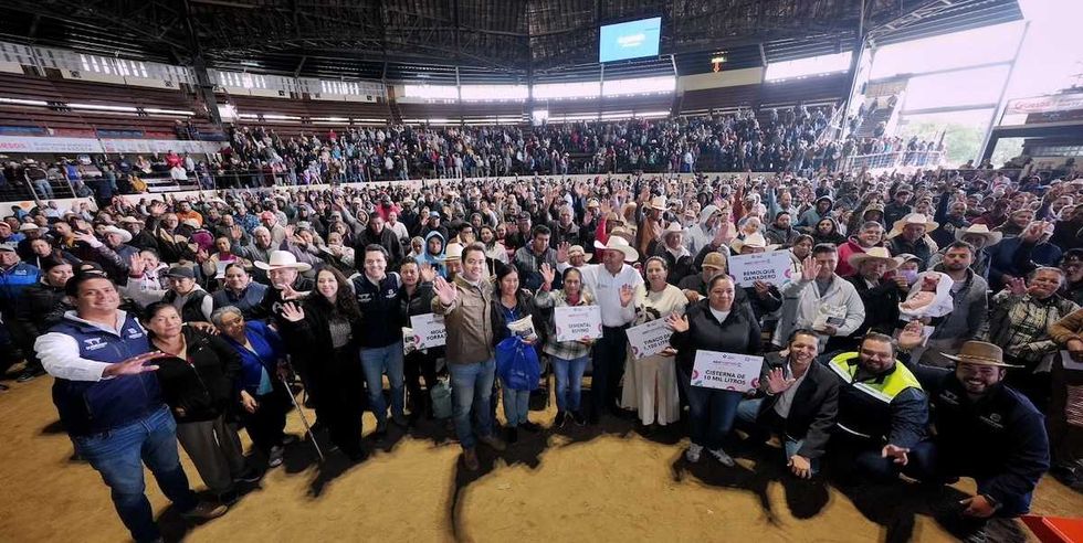Entrega de apoyos agropecuarios a productores rurales del municipio de Quer\u00e9taro durante programa de concurrencia productiva 2026