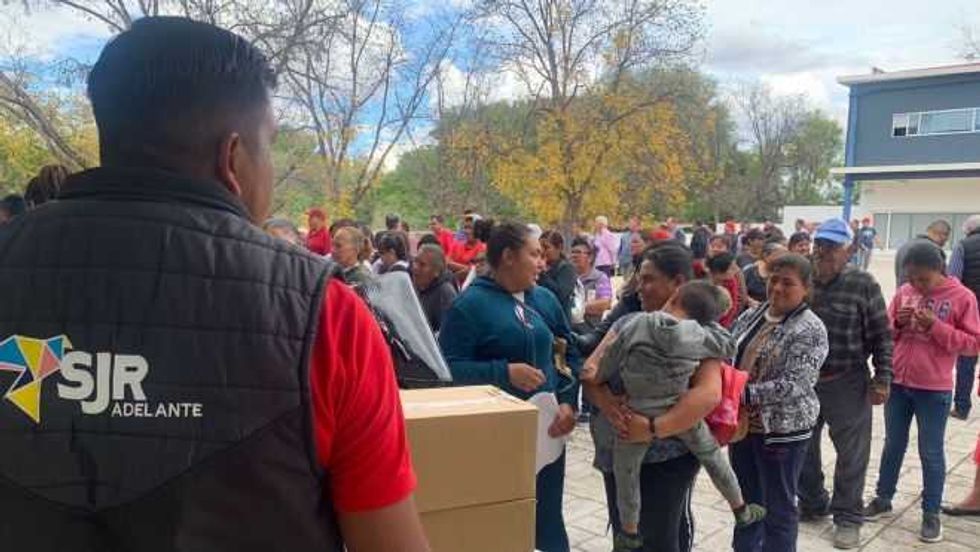 Entrega de apoyos alimentarios fortalece a familias en San Juan del Río.