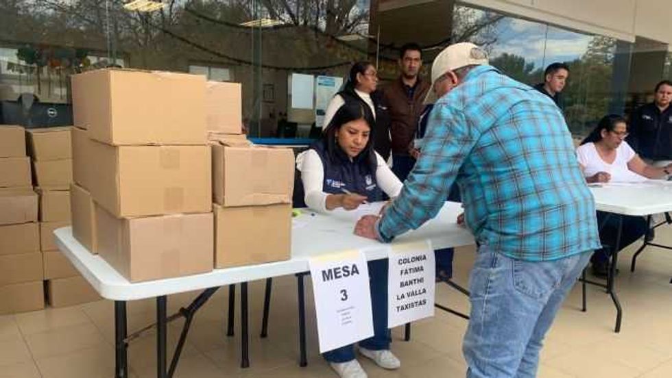 Entrega de apoyos alimentarios fortalece a familias en San Juan del Río.