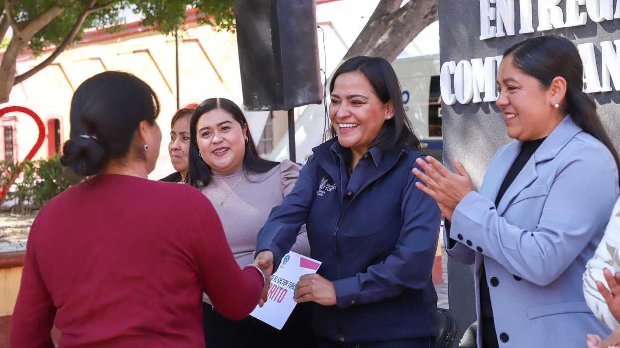 Entrega de carritos para venta de artesanía y alimentos a familias afectadas por lluvias en Peñamiller, Querétaro