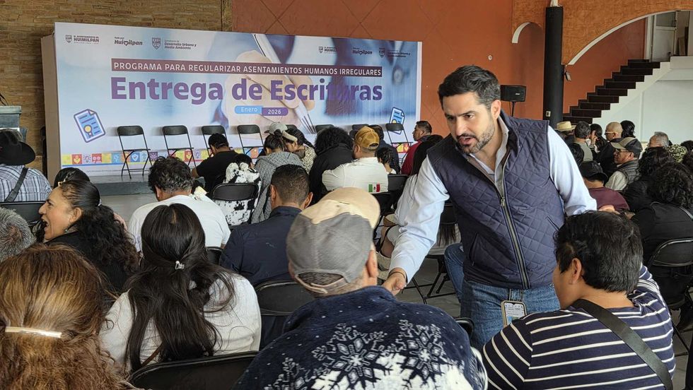 Entrega de escrituras en San Antonio La Galera. El programa reconoci\u00f3 vialidades que permitir\u00e1n inversi\u00f3n en servicios b\u00e1sicos.
