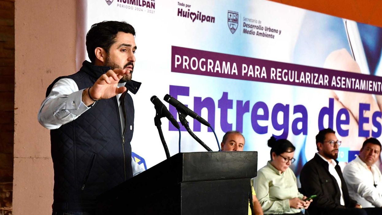 Entrega de escrituras en San Antonio La Galera. El programa reconoció vialidades que permitirán inversión en servicios básicos.