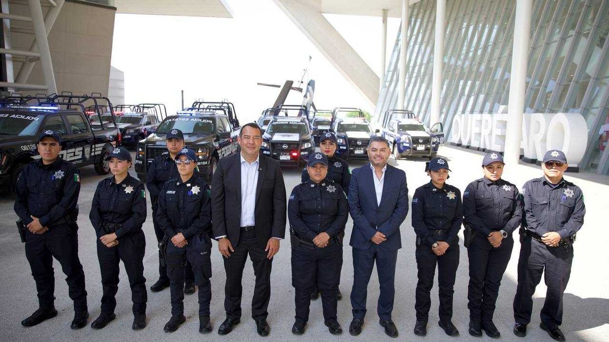 Entrega de patrullas y equipo táctico a policía municipal de San Juan del Río por gobierno de Querétaro.