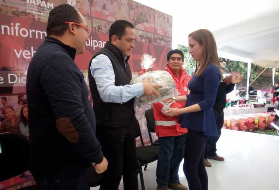Entrega JAPAM equipo a trabajadores por 3 mdp en San Juan del Río